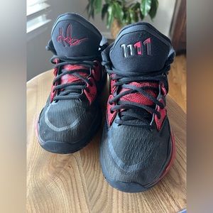 Nike Men's Kyrie Infinity Black/University Red/Dark Smoke 8.5